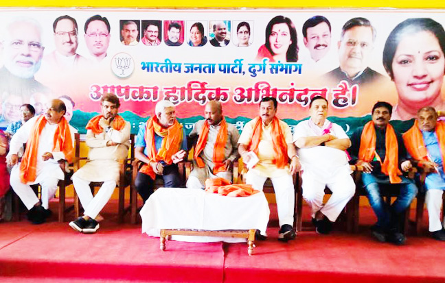 भाजपा की गुटबाजी और विवाद सतह पर आने लगी भाजपा की गुटबाजी और विवाद सतह पर आने लगी