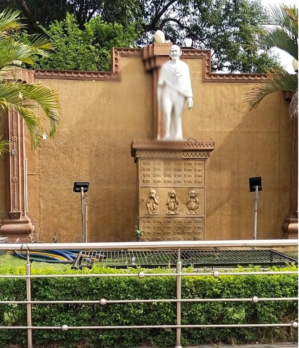 खंडित मिली महात्मा गांधी की प्रतिमा, जांच शुरू