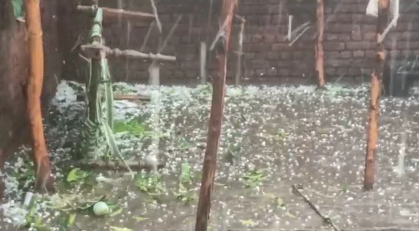 रविवार शाम को गरज-चमक के साथ बारिश, ओले गिरे, आज सुबह से छाये रहे बादल