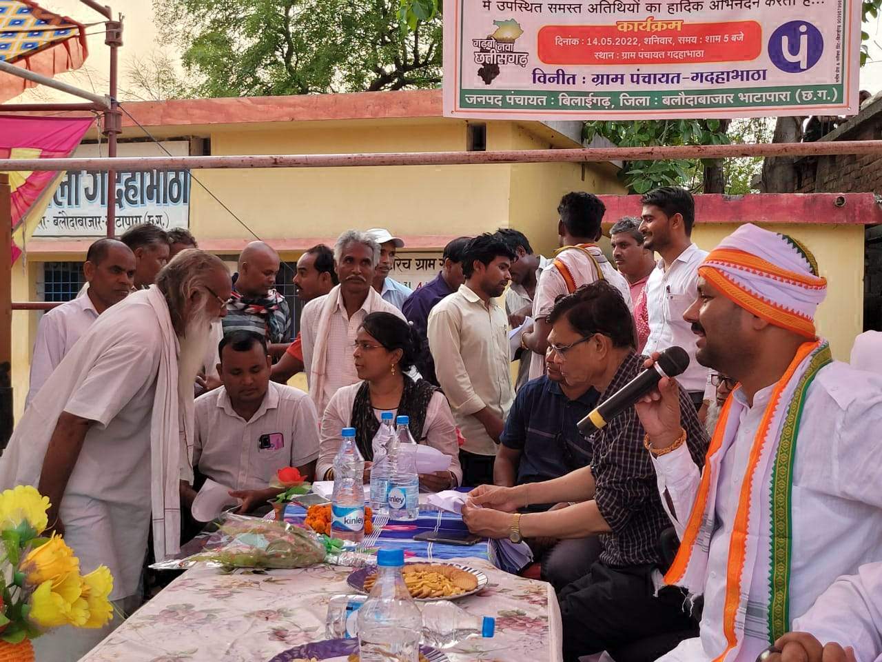 जन चौपाल में ग्रामीणों की शिकायत पर पटवारी-ऑपरेटर का एक माह का वेतन रोकने निर्देश जन चौपाल में ग्रामीणों की शिकायत पर पटवारी-ऑपरेटर का एक माह का वेतन रोकने निर्देश