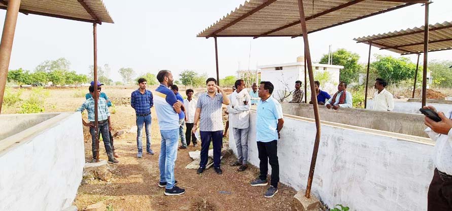 कलेक्टर ने देखे 5 गांव के गौठानों के काम