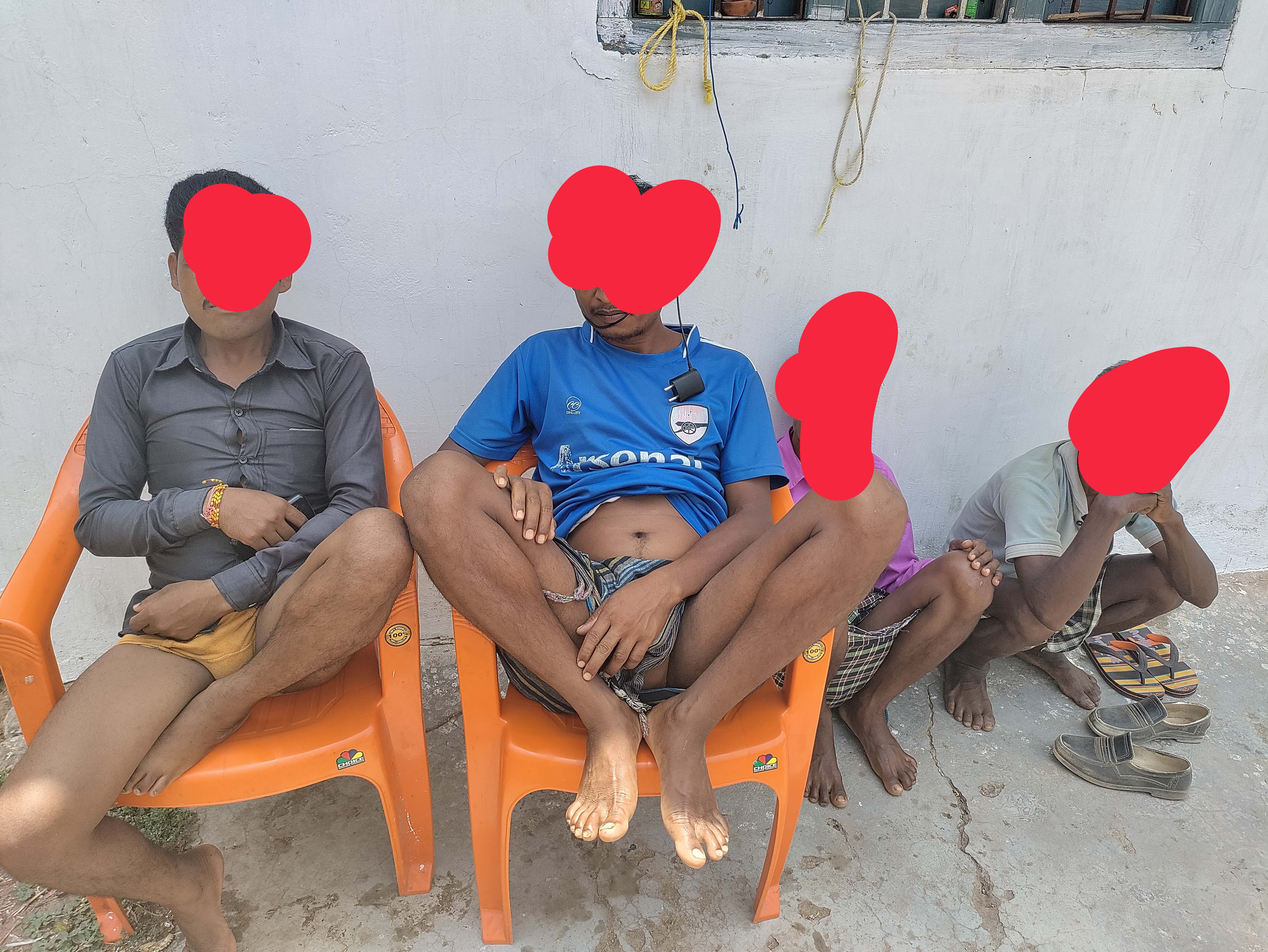 चीतल के शिकार के आरोपियों को परिक्षेत्राधिकारी ने अपने घर में रखा अभिरक्षा में
