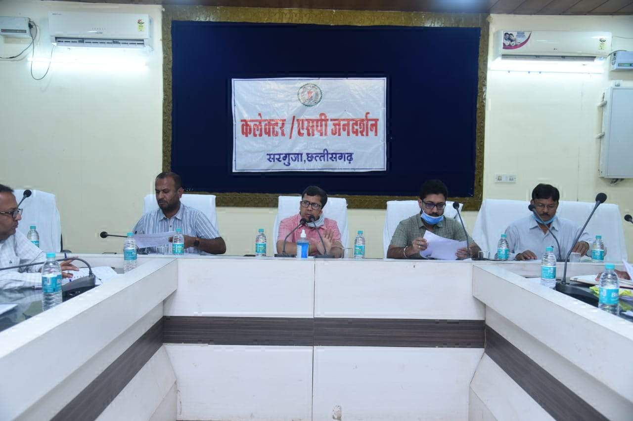सीएम की घोषणा और निर्देशों पर अमल के लिए शीघ्रता से करें कार्रवाई-कलेक्टर