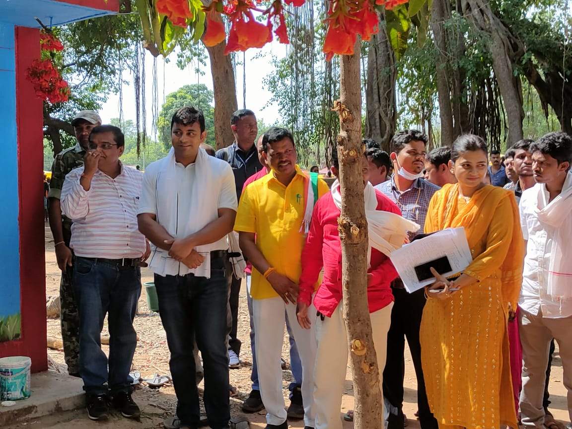 सीएम दौरा, विधायक-कलेक्टर ने बाजार स्थल का किया निरीक्षण