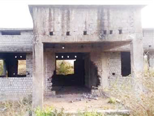 मंगल भवन निर्माण अधूरा, धीरे-धीरे खंडहर में हो रहे तब्दील मंगल भवन निर्माण अधूरा, धीरे-धीरे खंडहर में हो रहे तब्दील