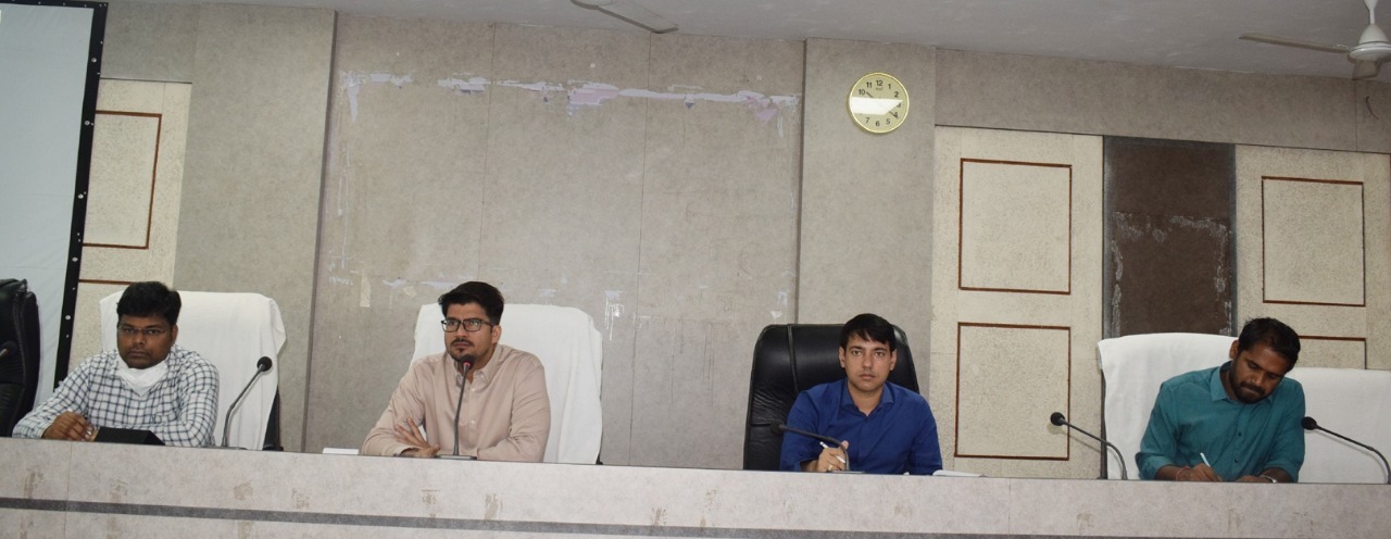 अफसर अपने कार्यों को करें दुरुस्त-कलेक्टर