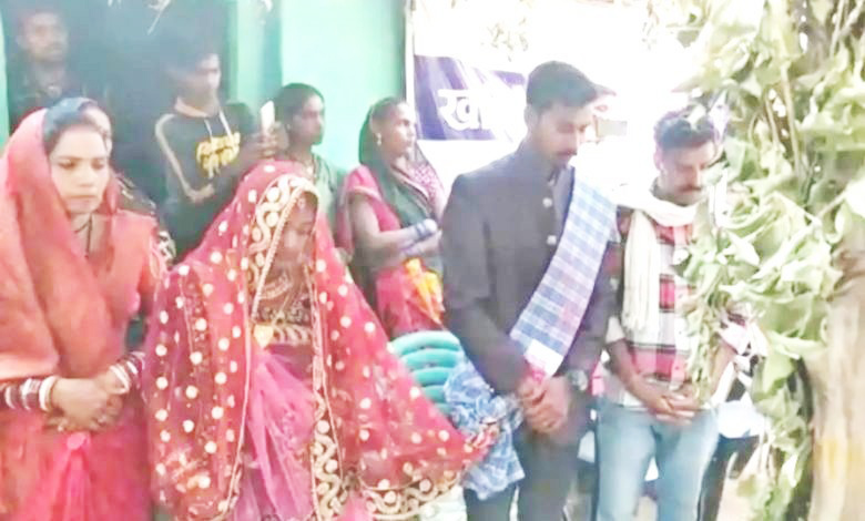पुलिस ने रूठे दूल्हे को मनाया, बारात वापस लाकर कराई शादी पुलिस ने रूठे दूल्हे को मनाया, बारात वापस लाकर कराई शादी