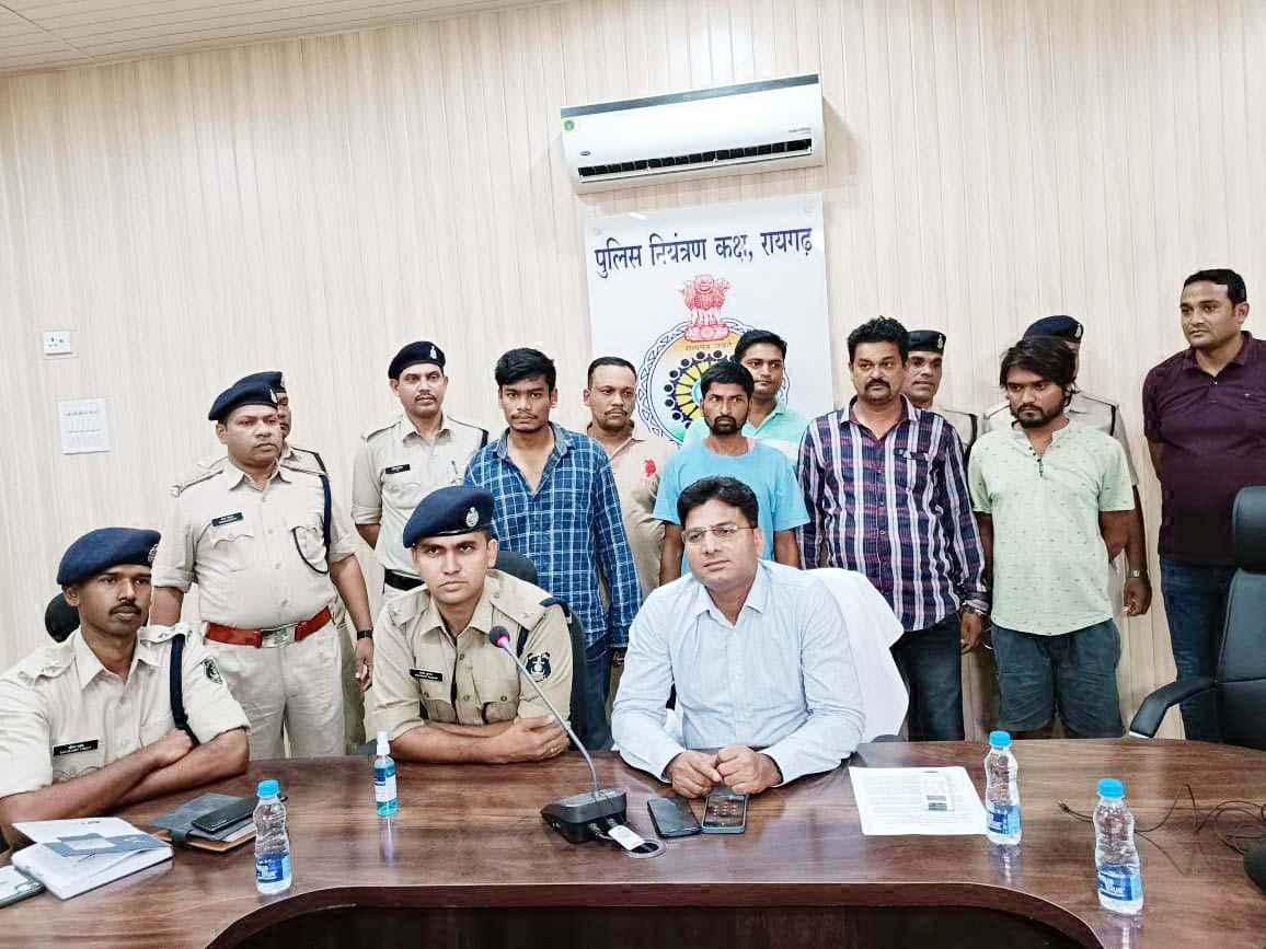 वाहन चोरी में सक्रिय आरोपी के साथ 3 गांजा तस्कर गिरफ्तार वाहन चोरी में सक्रिय आरोपी के साथ 3 गांजा तस्कर गिरफ्तार