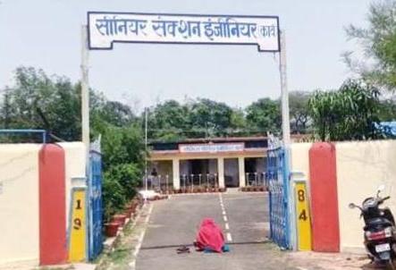 सीनियर के खिलाफ कड़ी धूप में सड़क पर धरना दे दिया महिला अफसर ने