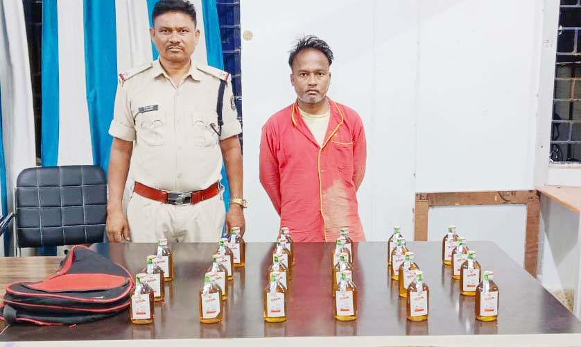 अवैध शराब बेचते एक व्यक्ति पकड़ाया अवैध शराब बेचते एक व्यक्ति पकड़ाया