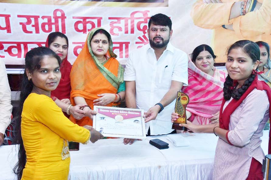 लक्ष्य निर्धारित कर लगातार मेहनत करें-  छाबड़ा