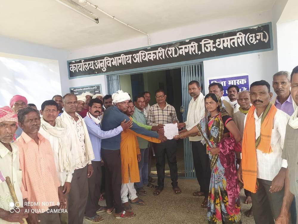 मांगों को लेकर 40 गांवों के किसान आए कलेक्टोरेट  पूरी नहीं होने पर दी आंदोलन की चेतावनी