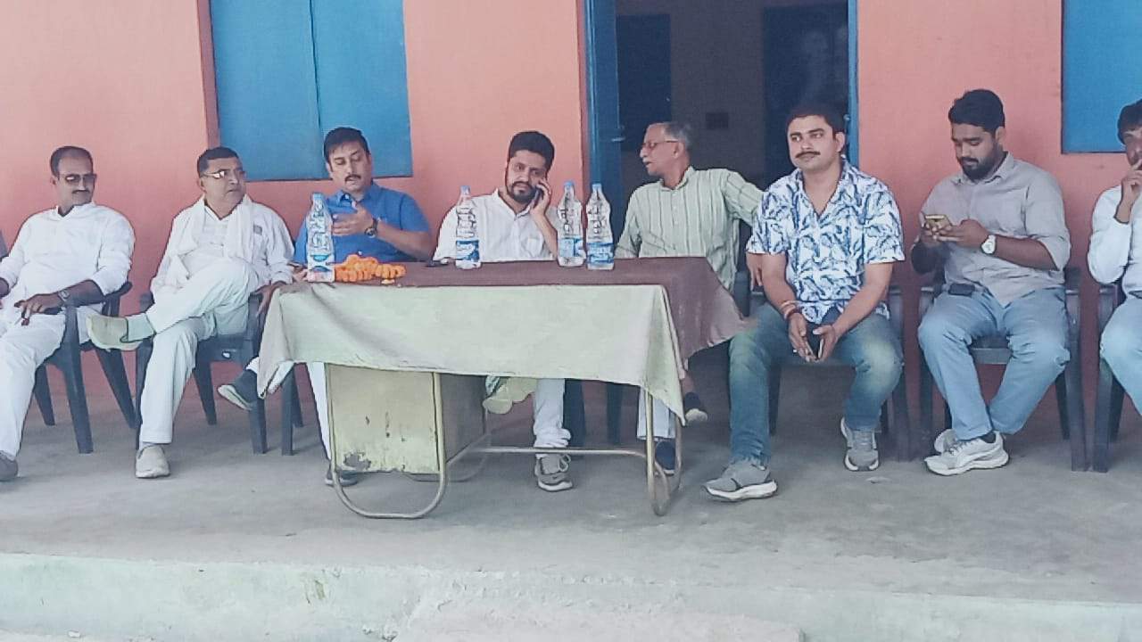 जिपं उपाध्यक्ष ने पोलिंग बूथों में चौपाल लगाकर सुनी समस्याएं, त्वरित निराकरण का आश्वासन