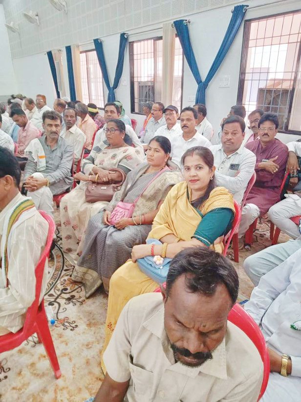 सरकारी कार्यक्रम के आमंत्रण कार्ड से जिपं अध्यक्ष सहित जनप्रतिनिधियों का नाम नहीं सरकारी कार्यक्रम के आमंत्रण कार्ड से जिपं अध्यक्ष सहित जनप्रतिनिधियों का नाम नहीं