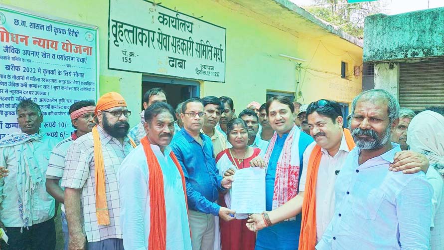 किसानों की 9 मांगों को लेकर सीएम के नाम ज्ञापन किसानों की 9 मांगों को लेकर सीएम के नाम ज्ञापन