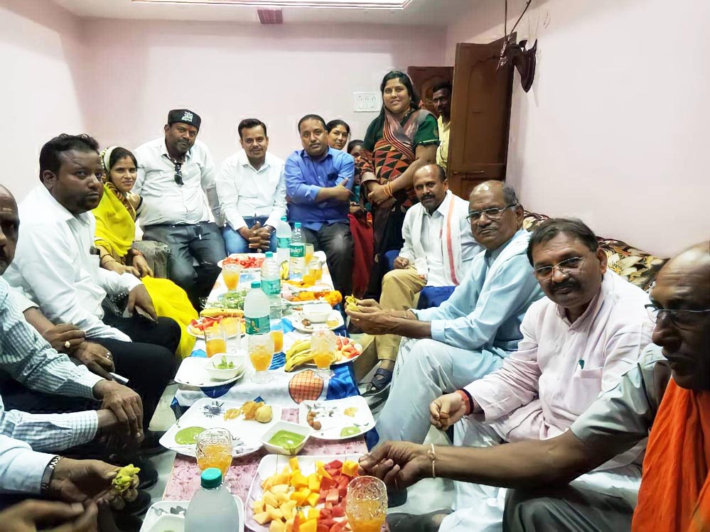 सांसद ने सुनी लोगों की समस्याएं सांसद ने सुनी लोगों की समस्याएं