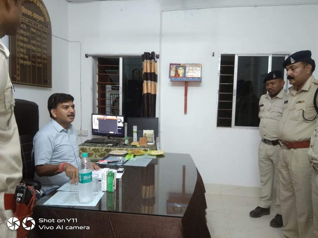एसपी ने थानों का किया निरीक्षण