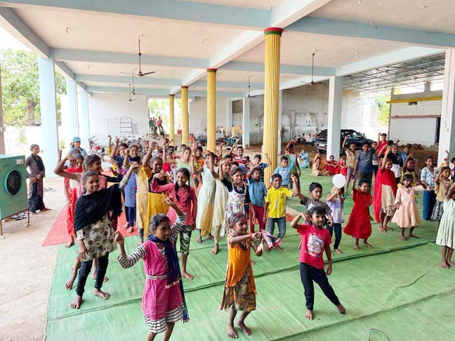 मथुराडीह में समर कैंप, स्पर्धाओं में बच्चों ने जीते पुरस्कार