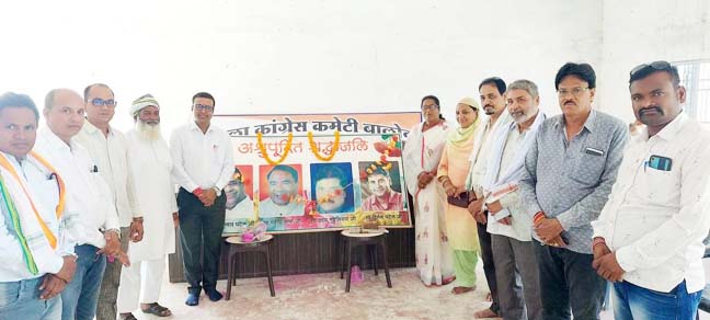 झीरम के शहीदों को दी श्रद्धांजलि झीरम के शहीदों को दी श्रद्धांजलि