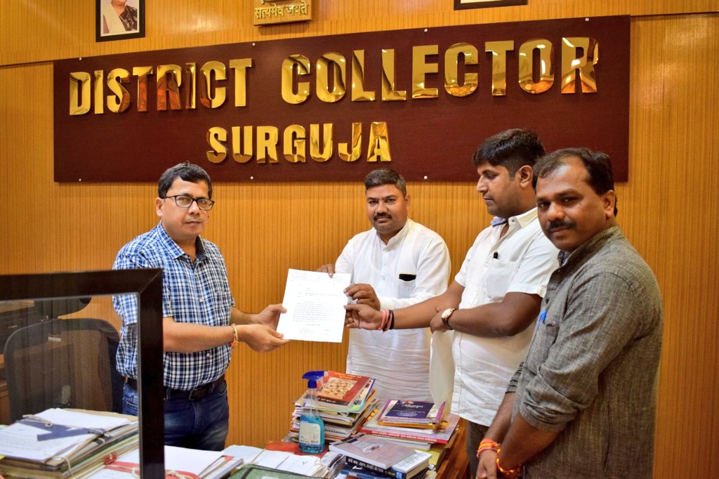 खंडित मूर्ति को हटाकर गांधी की नवीन मूर्ति स्थापित करने की मांग