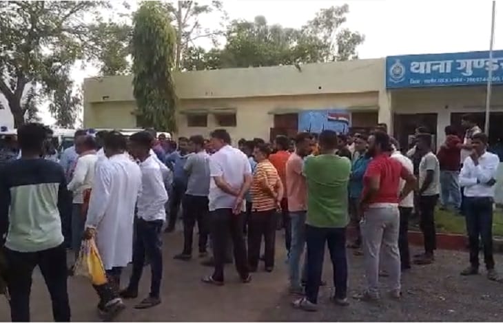दुकानें बंद कराने पर बवाल, आंदोलनकारियों ने दौड़ा-दौड़ा कर पीटा दुकानें बंद कराने पर बवाल, आंदोलनकारियों ने दौड़ा-दौड़ा कर पीटा