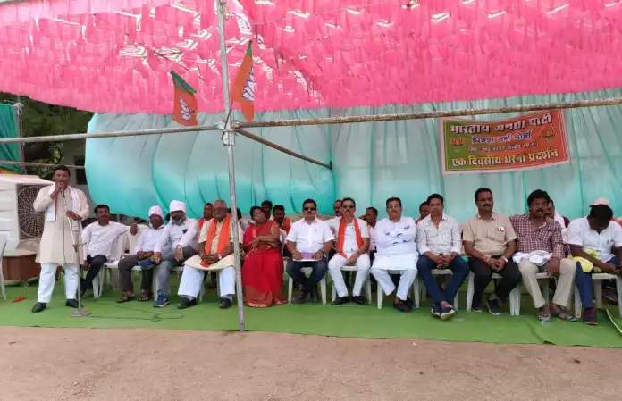 27 फीसदी आरक्षण की मांग, भाजपा पिछड़ा वर्ग मोर्चा  का धरना-प्रदर्शन