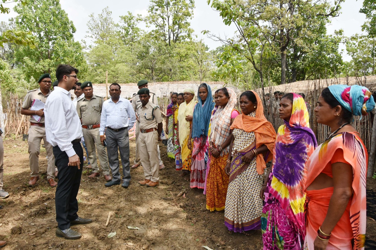 कलेक्टर ने देखी आवर्ती चराई की व्यवस्था