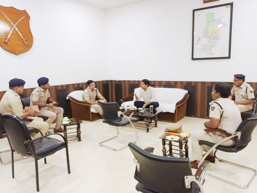 शांतिपूर्ण उपचुनाव कराने व अवैध मादक पदार्थों पर नकेल कसने पर चर्चा शांतिपूर्ण उपचुनाव कराने व अवैध मादक पदार्थों पर नकेल कसने पर चर्चा