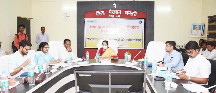 जिले में हो रहे बेहतर कार्यों की अपर मुख्य सचिव ने की सराहना