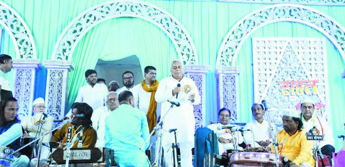 पुराना बस स्टैंड में उर्स के द्वितीय दिवस कव्वाली आयोजित पुराना बस स्टैंड में उर्स के द्वितीय दिवस कव्वाली आयोजित