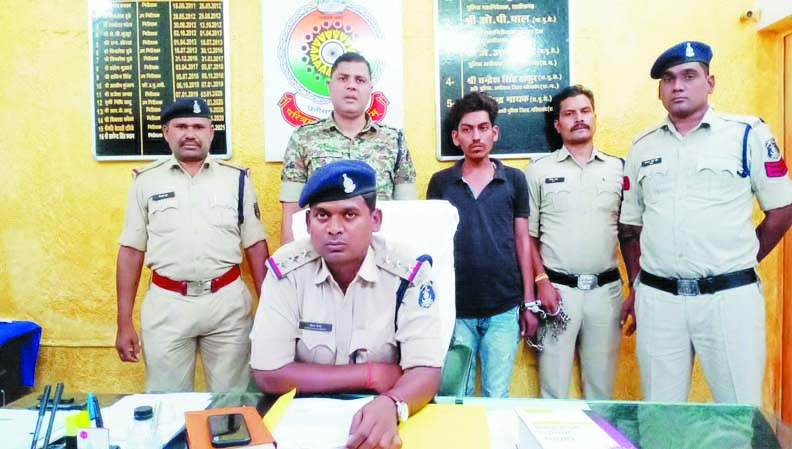 नाबालिग से अश्लील हरकत, गिरफ्तार नाबालिग से अश्लील हरकत, गिरफ्तार