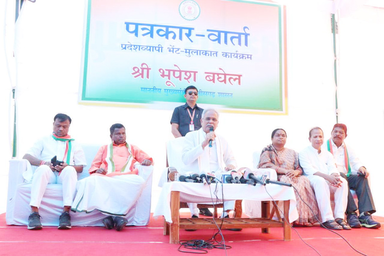 वन संसाधन और वनाधिकार पट्टे दिए जा रहे, फलदार वृक्ष से पेड़ कटाई रुकेगी-सीएम वन संसाधन और वनाधिकार पट्टे दिए जा रहे, फलदार वृक्ष से पेड़ कटाई रुकेगी-सीएम
