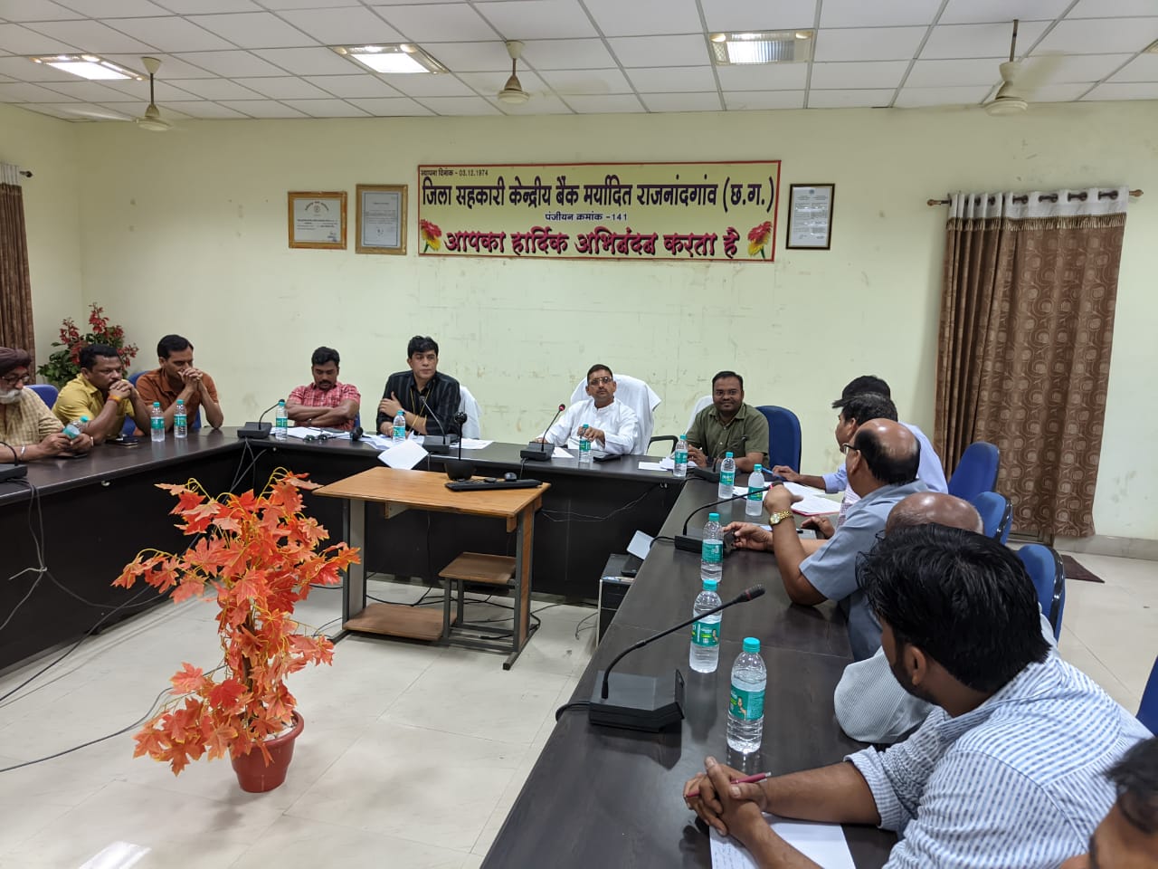 पखवाड़ेभर में सोसायटियों में खाद के पुख्ता इंतजाम पर बैंक अध्यक्ष का जोर पखवाड़ेभर में सोसायटियों में खाद के पुख्ता इंतजाम पर बैंक अध्यक्ष का जोर