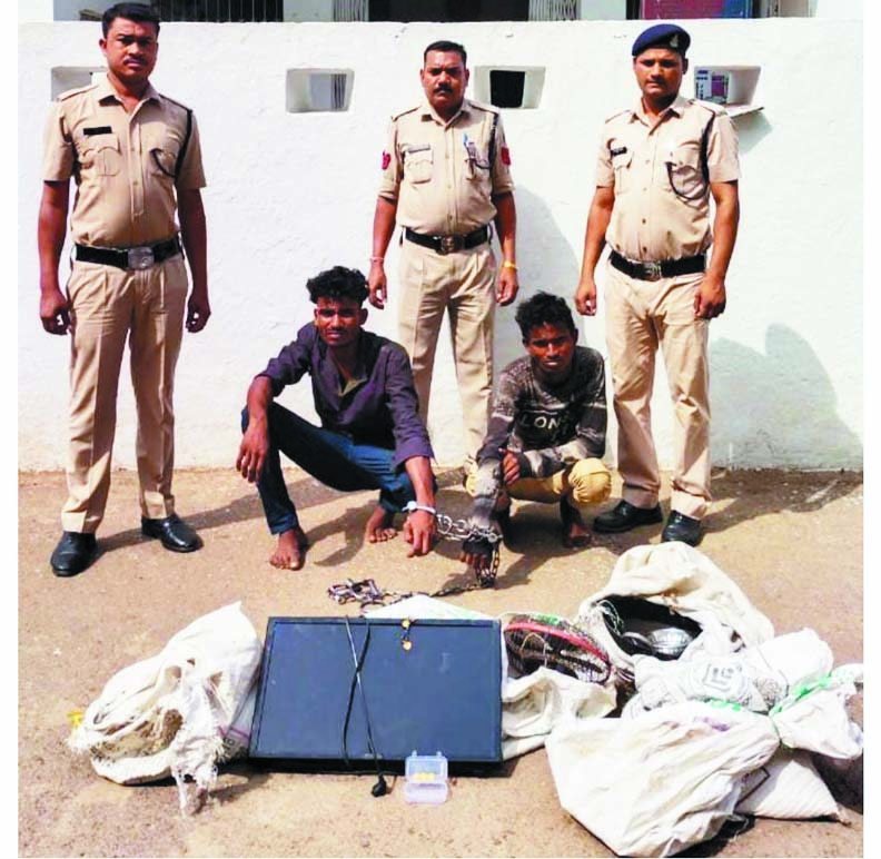 कबाड़ी बीनने का काम कर करते थे रेकी, चार वारदातों को दिया अंजाम, दो गिरफ्तार कबाड़ी बीनने का काम कर करते थे रेकी, चार वारदातों को दिया अंजाम, दो गिरफ्तार