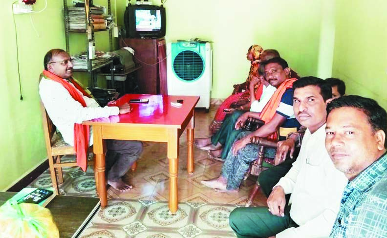 भाजपा कार्यकर्ताओं ने पीएम की मन की बात, जनता के साथ सुनी भाजपा कार्यकर्ताओं ने पीएम की मन की बात, जनता के साथ सुनी