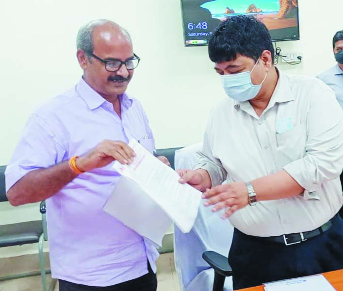 बीएसपी के डायरेक्टर इंचार्ज को सीटू ने विभिन्न मांगों को लेकर सौंपा ज्ञापन बीएसपी के डायरेक्टर इंचार्ज को सीटू ने विभिन्न मांगों को लेकर सौंपा ज्ञापन