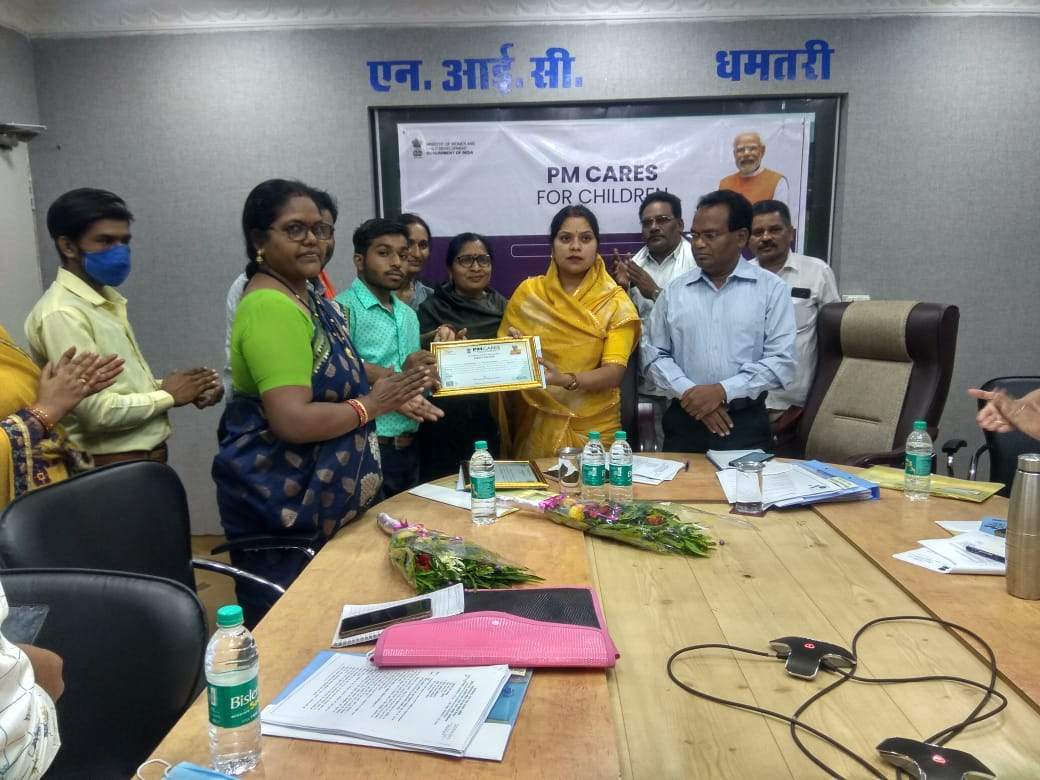 पीएम केयर योजना से बच्चों के खाते में 10 लाख अंतरित