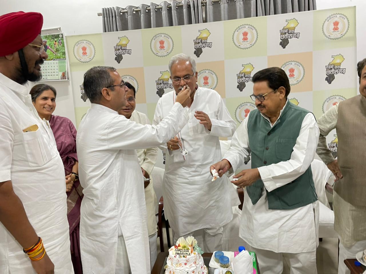 विधायक शैलेष पांडेय को सीएम, पुनिया, डॉ. महंत ने जन्मदिन पर बधाई दी, राज्यपाल ने भी किया फोन