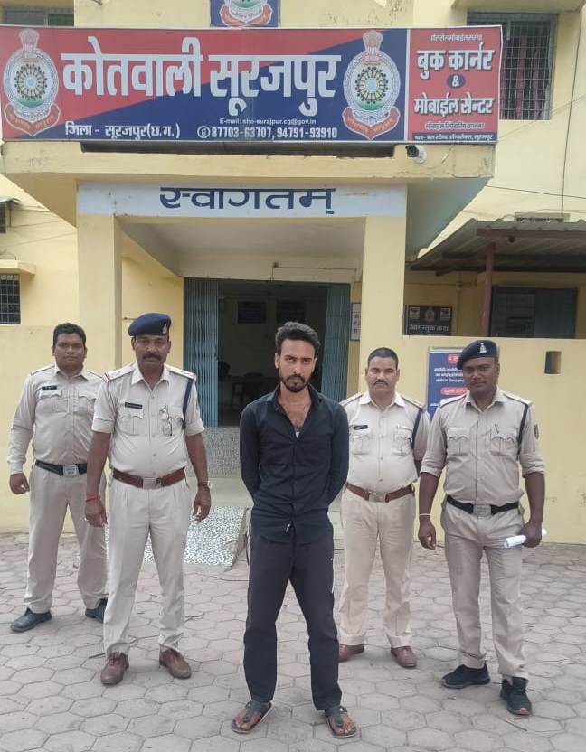 अवैध कबाड़ परिवहन करते दो पकड़ाए