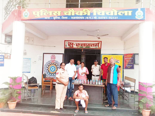 देशी शराब के साथ आरोपी गिरफ्तार देशी शराब के साथ आरोपी गिरफ्तार