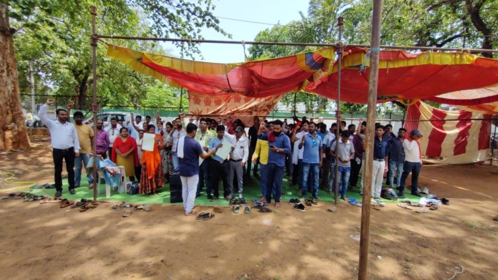 दंतेवाड़ा में मनरेगा कर्मियों का सामूहिक इस्तीफा