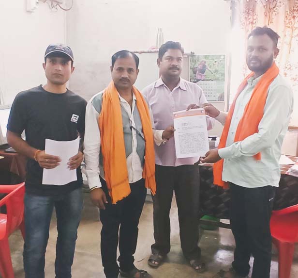 टाउनशिप में पेड़ों की हो रही अंधाधुंध कटाई टाउनशिप में पेड़ों की हो रही अंधाधुंध कटाई