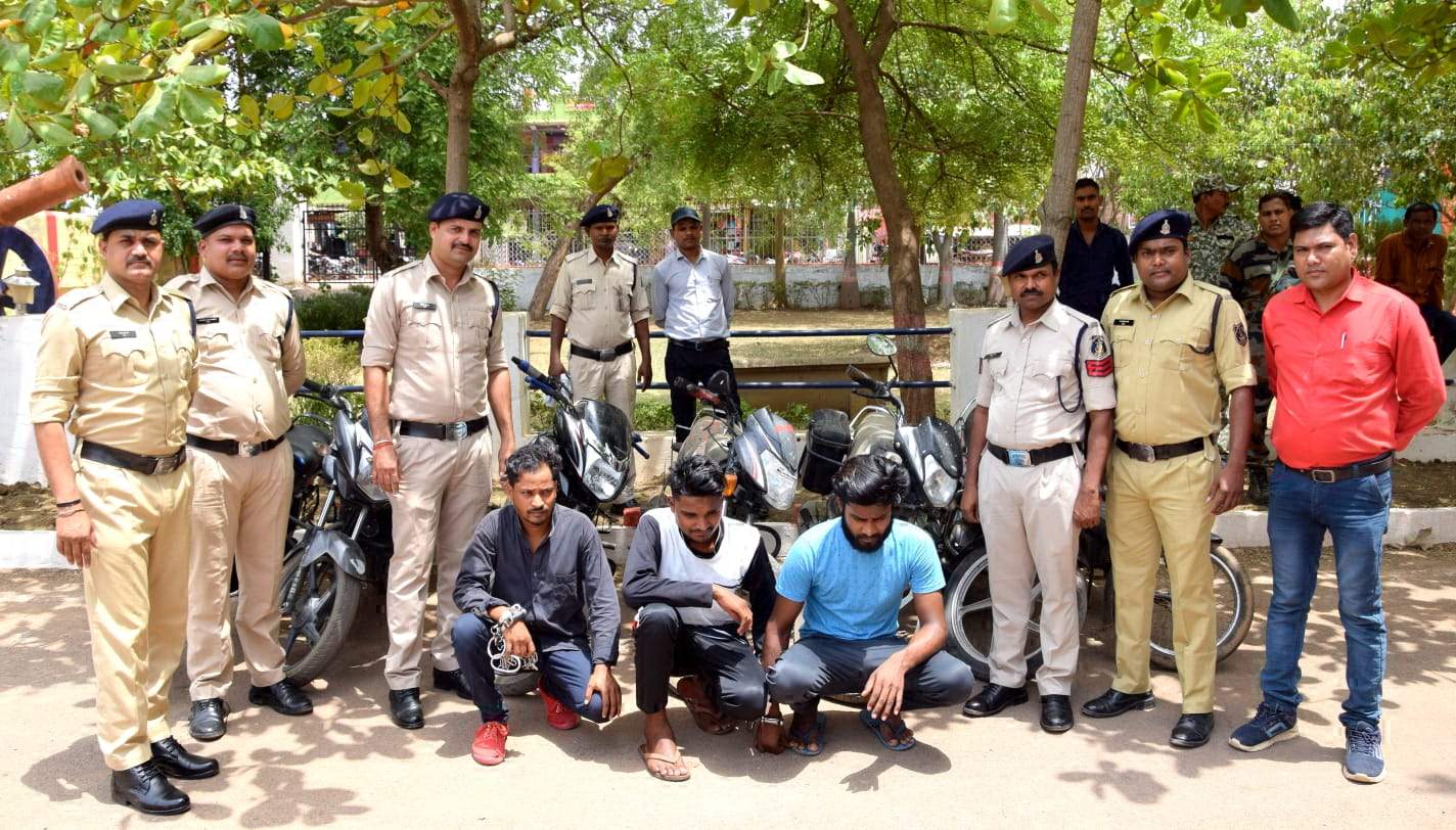 चोरी के 3 आरोपी गिरफ्तार, 7 बाइकें जब्त चोरी के 3 आरोपी गिरफ्तार, 7 बाइकें जब्त