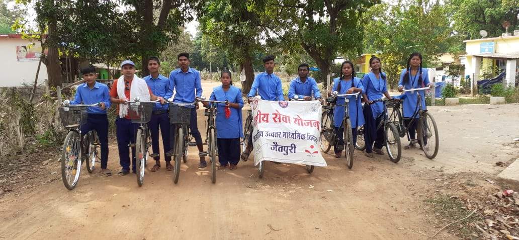 पर्यावरण बचाने एनएसएस स्वयंसेवकों ने निकाली साइकिल जागरूकता रैली पर्यावरण बचाने एनएसएस स्वयंसेवकों ने निकाली साइकिल जागरूकता रैली