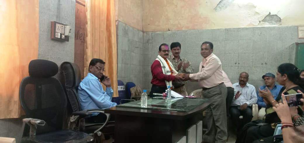सेवानिवृत्ति पर दी विदाई सेवानिवृत्ति पर दी विदाई