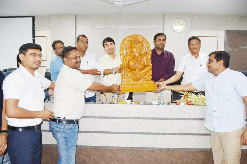 एसडीएम अबिनाश को विदाई