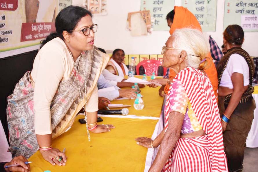 जन चौपाल में वार्डवासियों की उमड़ी भीड़