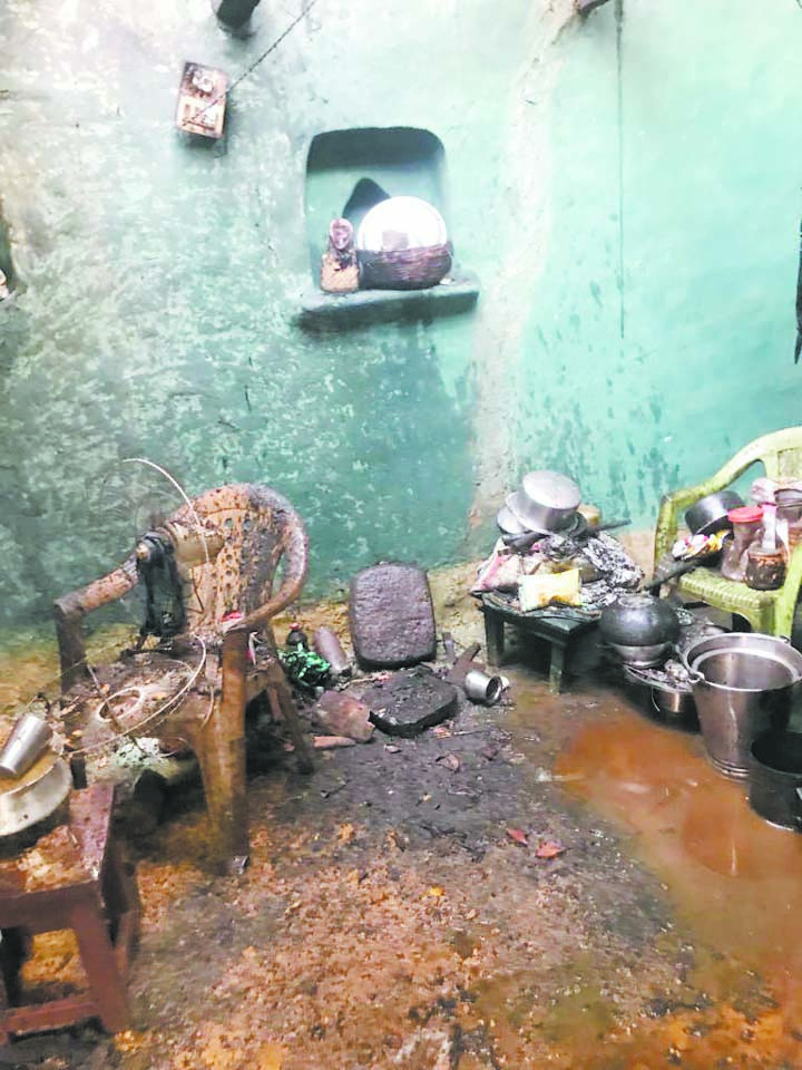 खपरैल वाले मकान में आग, बुजुर्ग महिला जिंदा जली