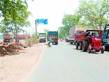 ब्लैक स्पाट बन रहा सकरी बायपास, ट्रैफिक सिग्नल नहीं होने से आए दिन हो रही दुर्घटना