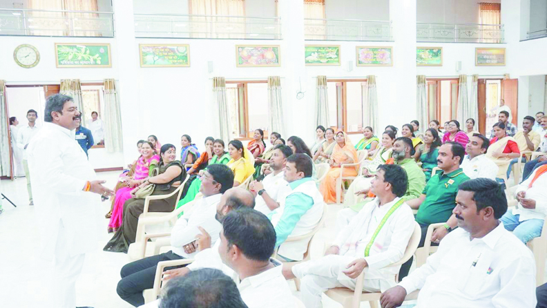 ईश्वरीय विवि में महापौर एवं निर्वाचित पार्षदों का तिलक लगाकर सम्मान ईश्वरीय विवि में महापौर एवं निर्वाचित पार्षदों का तिलक लगाकर सम्मान